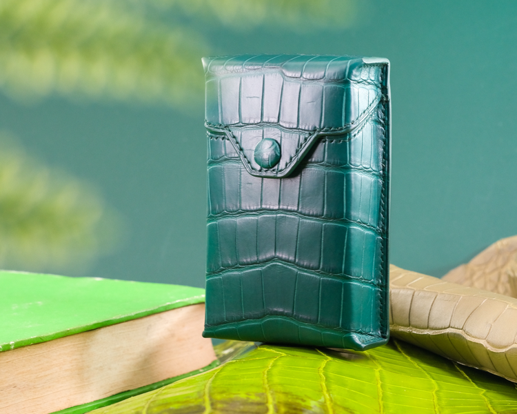 bespoke cigarettes Bespoke Cigarette Box Cover in Emerald Green Crocodile – Solitaire Official bespoke cigarettes Bespoke Cigarette Box Cover in Emerald Green Crocodile – Solitaire Official