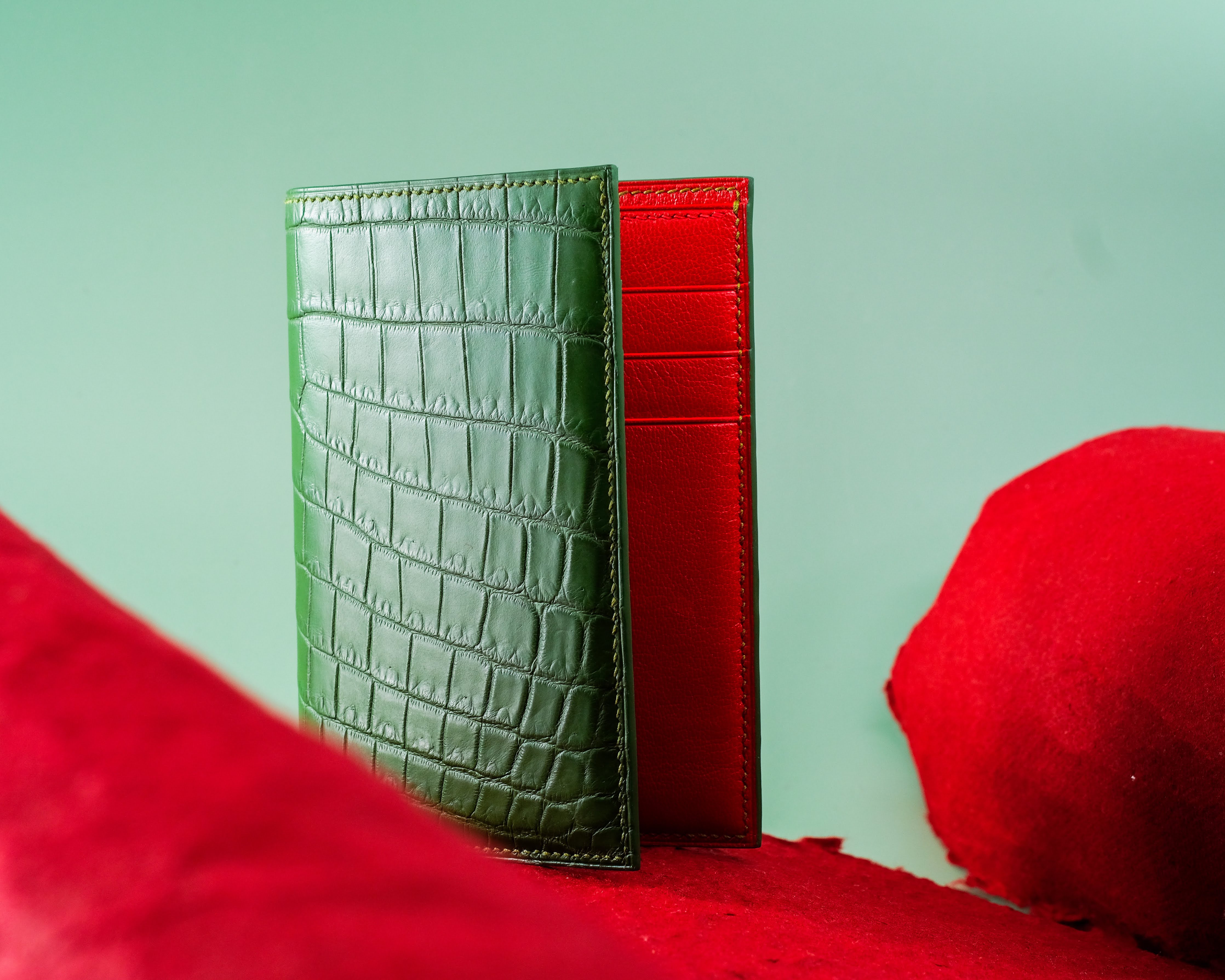 Bespoke Bifold Wallet in Pine Green Crocodile – Solitaire Official